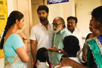 timthumb.php?src=https%3A%2F%2Fimg.studioflicks.com%2Fwp content%2Fuploads%2F2021%2F11%2F22221457%2FKuruthi Aattam Movie Images 3