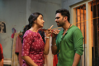 timthumb.php?src=https%3A%2F%2Fimg.studioflicks.com%2Fwp content%2Fuploads%2F2022%2F04%2F29085341%2FHostel Tamil Movie Images 4