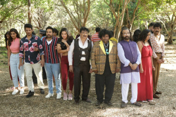 timthumb.php?src=https%3A%2F%2Fimg.studioflicks.com%2Fwp content%2Fuploads%2F2022%2F06%2F06192056%2FGolmaal Movie HQ Photos 4
