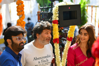 timthumb.php?src=https%3A%2F%2Fimg.studioflicks.com%2Fwp content%2Fuploads%2F2023%2F03%2F27111654%2FSSMB 28 Movie Pooja Stills 6