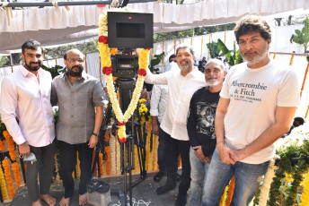 timthumb.php?src=https%3A%2F%2Fimg.studioflicks.com%2Fwp content%2Fuploads%2F2023%2F03%2F27111719%2FSSMB 28 Movie Pooja Stills 2